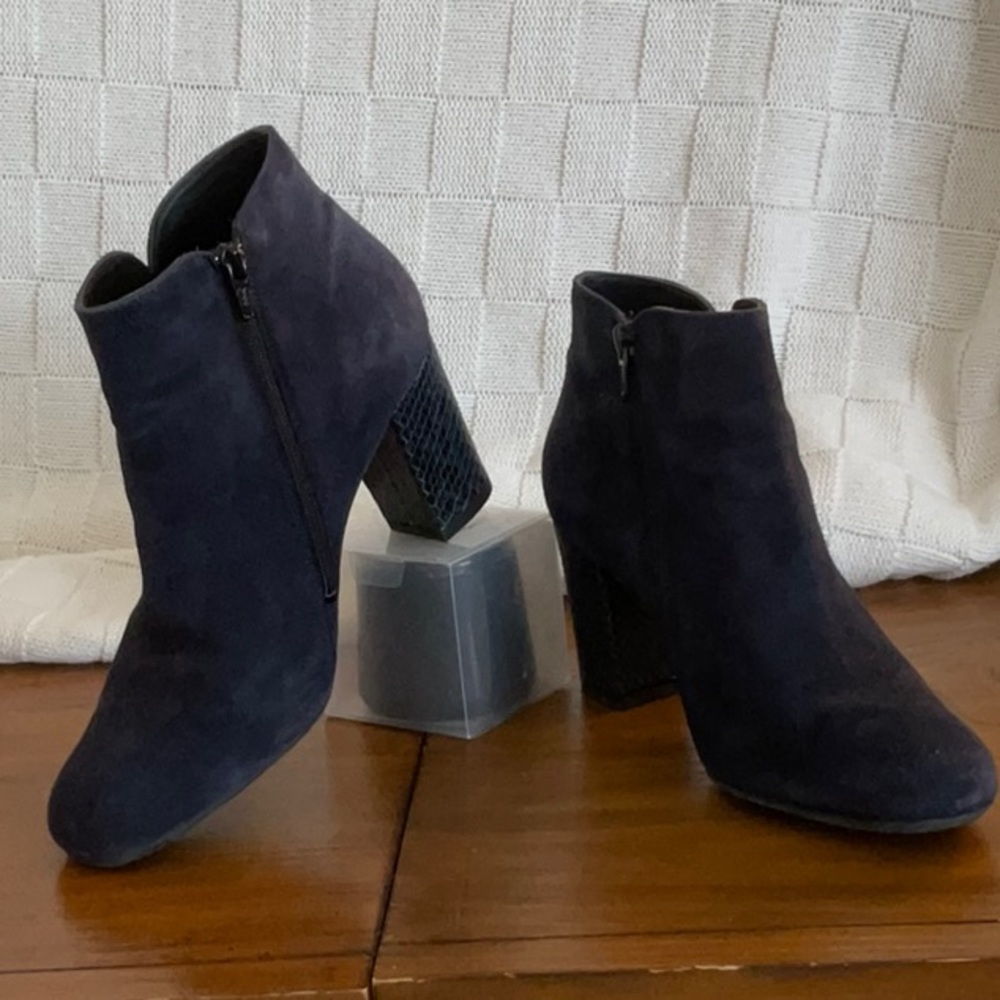 Blue suede Eric Michael bootie size 39